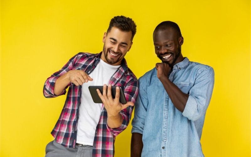 Quais são as vantagens de trabalhar com aluguel de aparelhos eletrônicos atualizados para empresas?